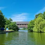 Floss 1 Hotel na wodzie